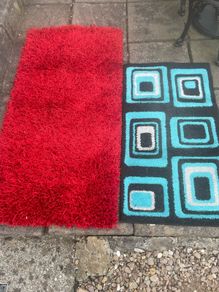 2 rugs / mats /carpets