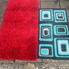 2 rugs / mats /carpets