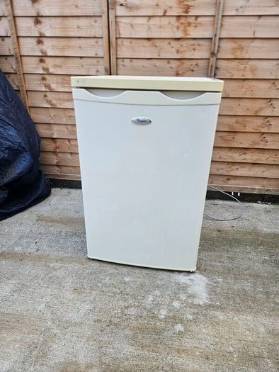 whirlpool undercounter fridge