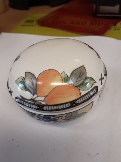 Trinket box porcelain