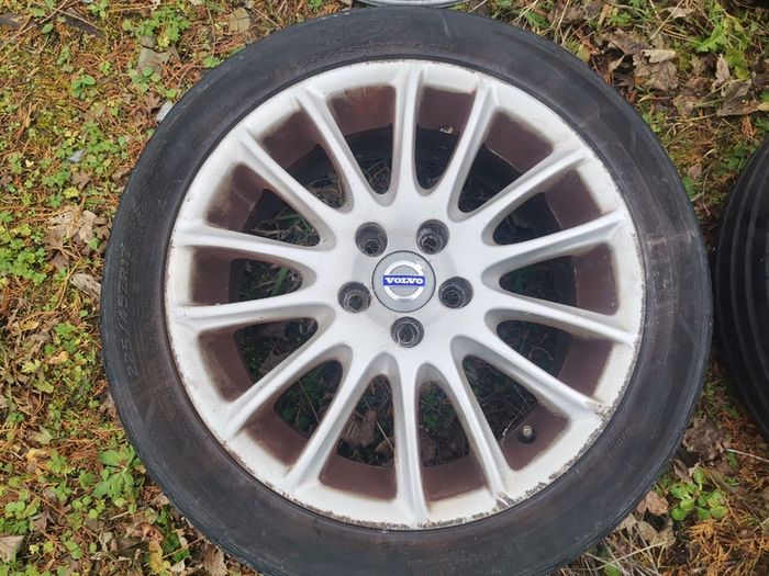 Set of 4 Volvo 17-inch alloy wheels
