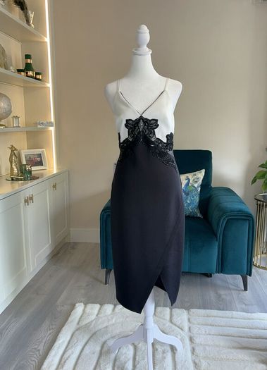 Reduced: Brand-New Stunning Black-and-White Lipsy Dress