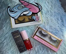 Tatti Lashes TL7 + Unicorn Lashes + Kash Beauty Charleen Lip Oil Bundle BNIB