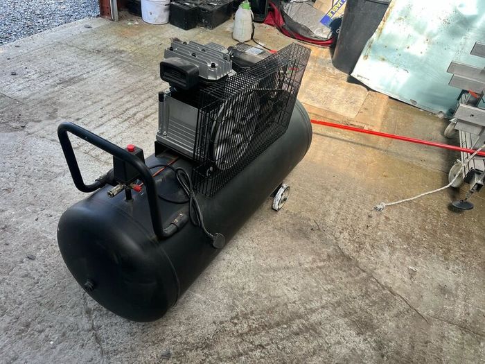 200 L air compressor