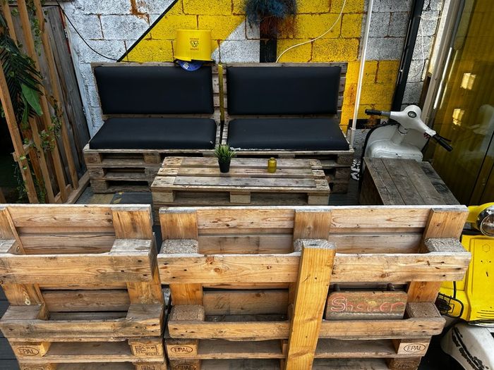 Free pallet furniture