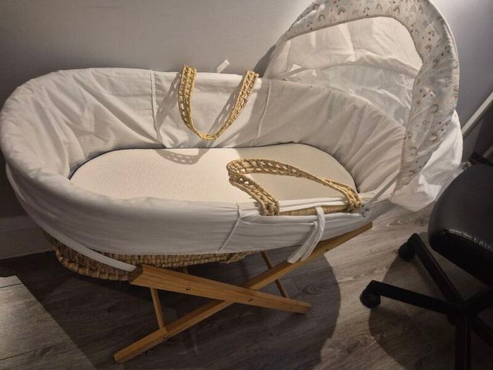 moses basket with clevamama mattress