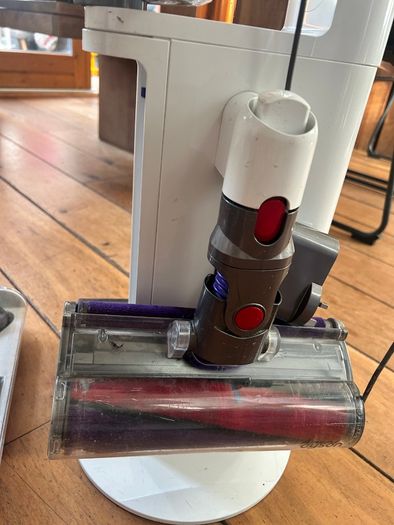 Dyson V10 Cordless Vacuum Cleaner with Stand and Accessories