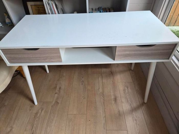 Furniture - side table