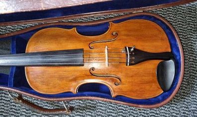 Violin 4/4 Hopf Violin from approx.1875. Rare Double stamped. In Very good condition