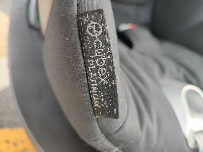 Cybex Z2 car seat and 360 base