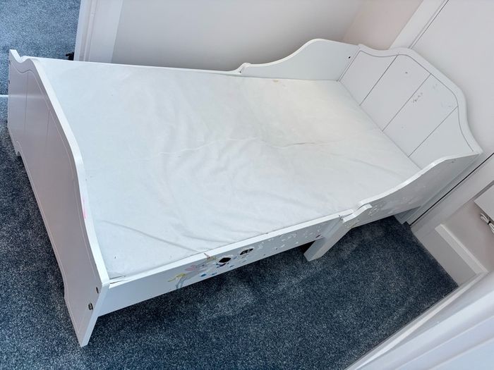 Child's bed age c. 3-6 years, free