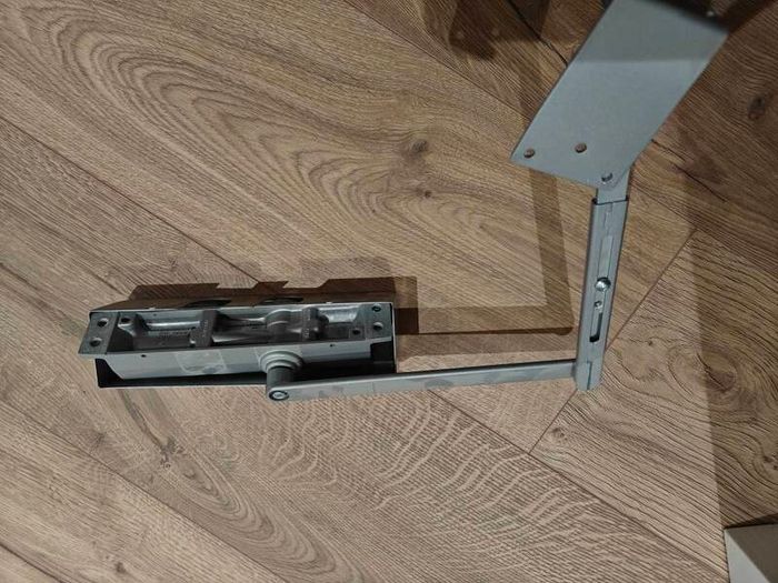 Arrone door closers