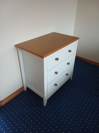 Chest of drawers with solid oak top