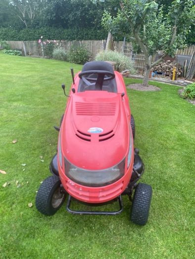 Ride on lawnmower