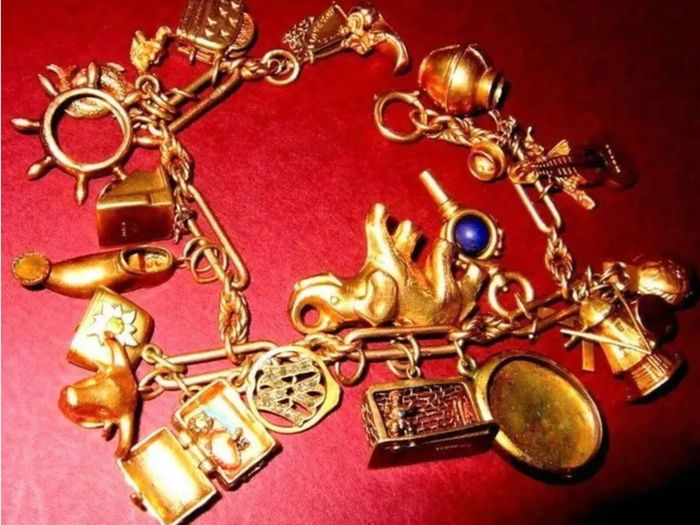 Gold Charm Bracelet/Dutch Diamonds/Vale Charms