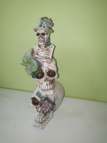 skull ornament