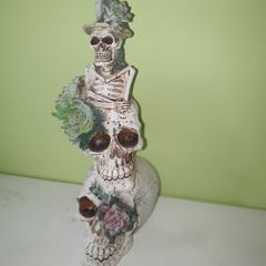 skull ornament