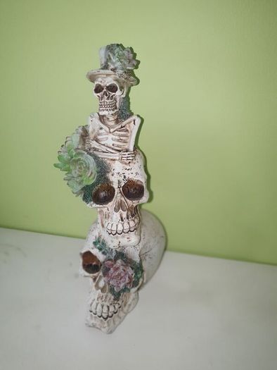 skull ornament