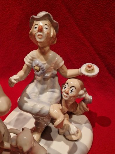 Large Lladro Type Figurine