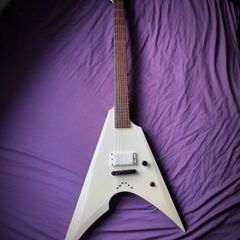 ESP LTD Arrow NT Arctic Metal - Snow White Satin