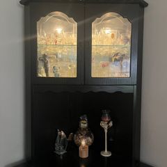 Black Corner Unit