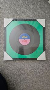 Blaxk vinyl record frame
