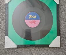 Blaxk vinyl record frame