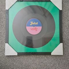 Blaxk vinyl record frame