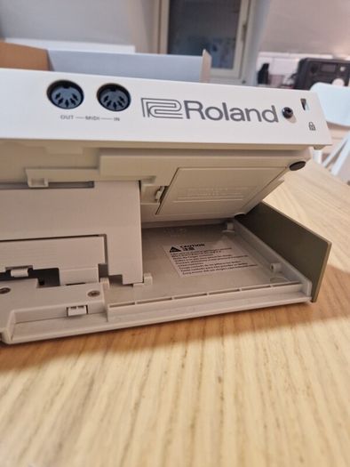 Roland TR-09