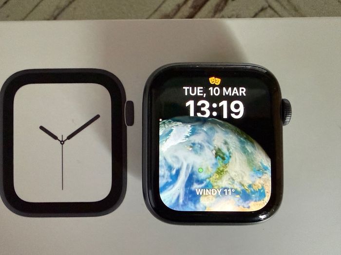 Apple Watch Series 4  44mm  Space Grey  Excellent Condition