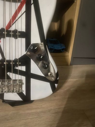 Eddie van halen bass guitar to swap