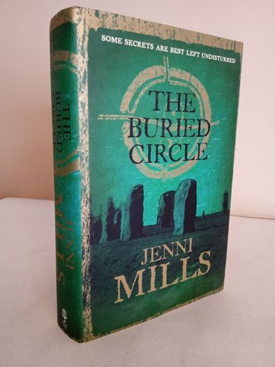The Buried Circle by Jenni Mills (GT927)