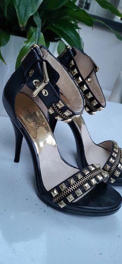 Michael Kors black and gold sandals Sz 40 (Fit 7-7.5UK) - Bnwot Rrp 240