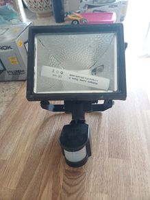 Halogen Security Light with PIR Sensor
