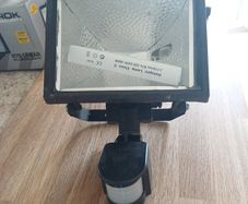 Halogen Security Light with PIR Sensor