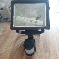 Halogen Security Light with PIR Sensor