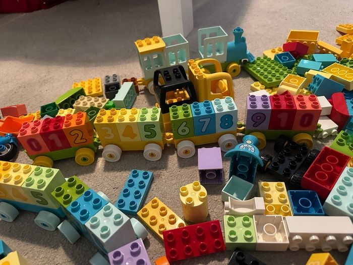 Huge Lego Duplo Joblot / bricks / mini figs / accessories