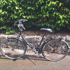 Women's bike with equipment