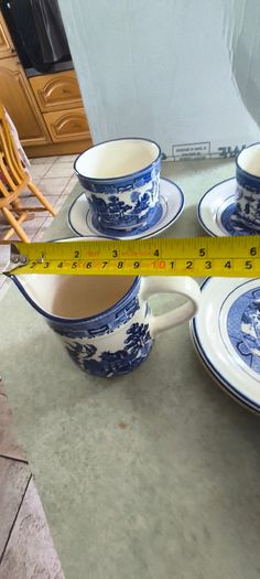 Arklow WILLOW IRELAND Blue and White inc Willow pattern 2 cup and saucers with milk jug set in saucer olso open suger bowl set in saucer 8 pices set 60.00 euro.
