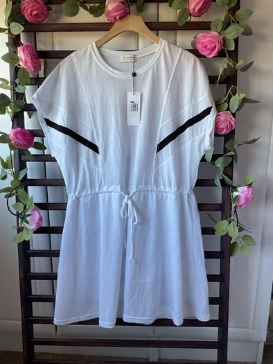 dress Bnwt Molly bracken white & black contrast dress sporty style