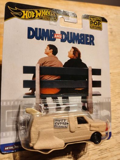 hot wheels premium pop culture Dumb and Dumber mutt cutts van
