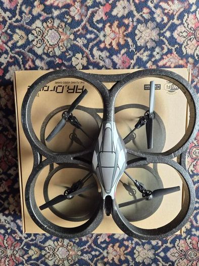 AR Parrot Drone like new complete in box