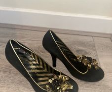 Korky's Women's Black Heels with Gold Detail - Size UK 4