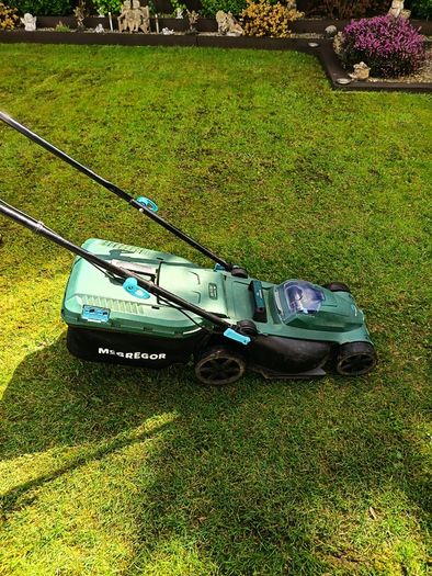 Cordless lawnmower
