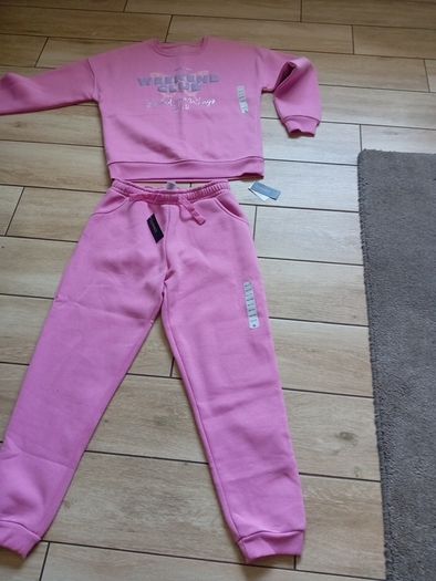girls tracksuit    aged   10-11
