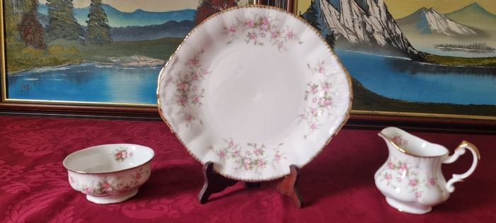 3 Piece Royal Albert / Paragon Victoriana Rose Bone China Gold Gilt Cake Plate, Sugar Bowl And Milk Jug Set Made In England