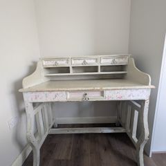 Vintage style vanity