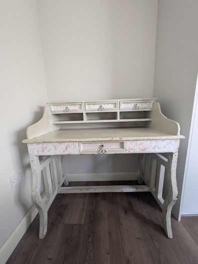 Vintage style vanity