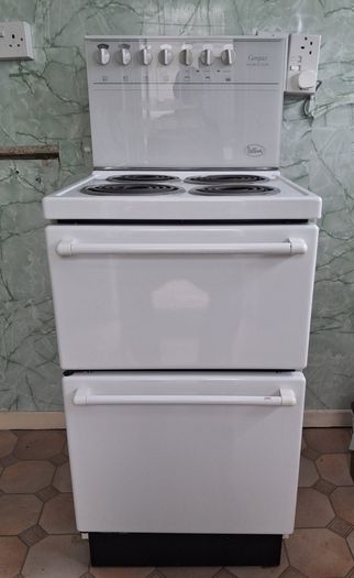 Free standing oven