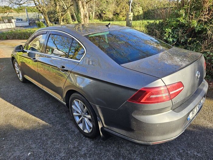 Volkswagen Passat- HIGH SPEC